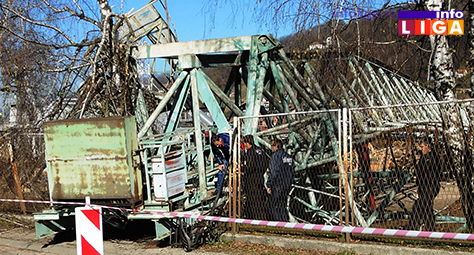 IL-Spik-Iverica-kran Srušio se gvozdeni kran od 12 metara na magistralni put