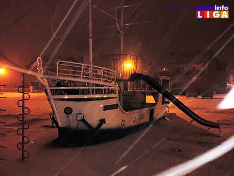 IL-sneg4 Snežna vejavica u ponoć (VIDEO)