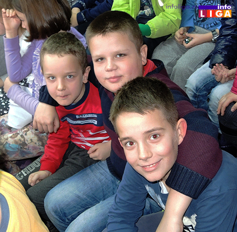 IL-rsum-i-deca-zvezdasi Ršum obradovao svojom posetom osnovce