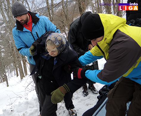 IL-spasavanje-bake-5 Izvlačili iz smetova bolesnu staricu