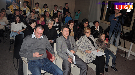 IL-vece-foklora-publika Negovanje tradicije kroz igru i pesmu (VIDEO)