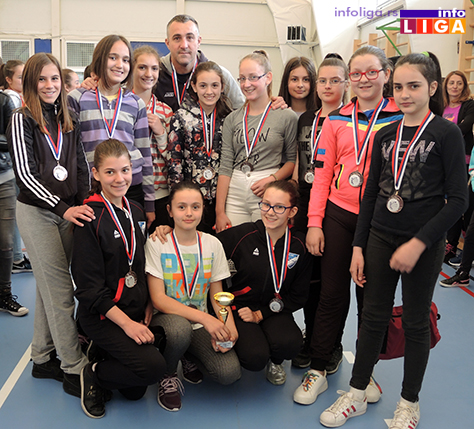 IL-Mladje-pionirke-drugo-mesto-ZOK-Ivanjica Preko 200 devojčica učestvovalo na Vaskršnjem odbojkaškom turniru