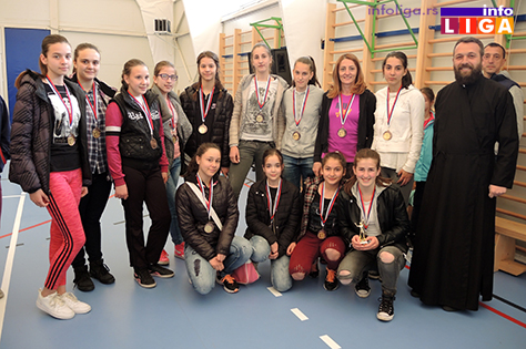 IL-Pionirke-fer-plej-Dragacevo-Guca Preko 200 devojčica učestvovalo na Vaskršnjem odbojkaškom turniru