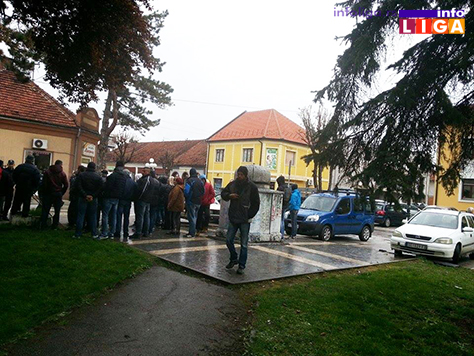 IL-arilje-pokusaj-iseljavanja2 Građani Arilja živim štitom brane staricu od iseljavanja (VIDEO)