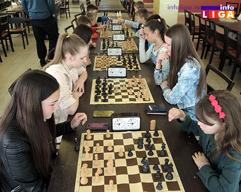 IL-turnir-sah-vaskrs-devojcice Vaskršnji turnir u šahu okupio oko 30 učesnika