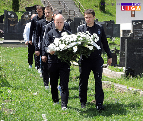 IL-delegacija-Partizana-na-grobu-Vladice-Kovacevica2 Dve godine od smrti legendarnog Vladice Kovačevića - Ivanjica neguje uspomenu