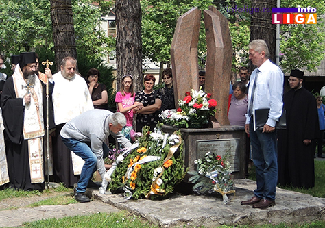 IL-polaganje-venaca3 Položeni venci na spomen obeležje poginulim vojnicima i policajcima