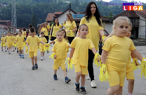 IL-rastimo-uz-ples-ivanjica1 Mališani na trgu Doma kulture u manifestaciji ''Rastimo uz ples''