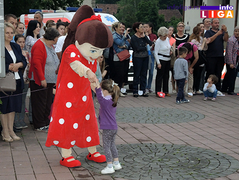 IL-rastimo-uz-ples-ivanjica10 Mališani na trgu Doma kulture u manifestaciji ''Rastimo uz ples''