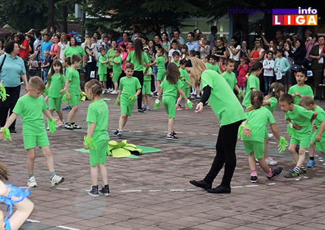 IL-rastimo-uz-ples-ivanjica5 Mališani na trgu Doma kulture u manifestaciji ''Rastimo uz ples''