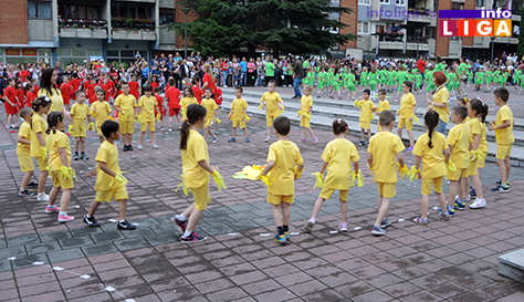 IL-rastimo-uz-ples-ivanjica6 Mališani na trgu Doma kulture u manifestaciji ''Rastimo uz ples''