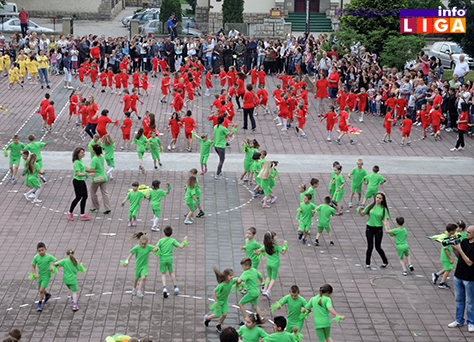 IL-rastimo-uz-ples-ivanjica8 Mališani na trgu Doma kulture u manifestaciji ''Rastimo uz ples''