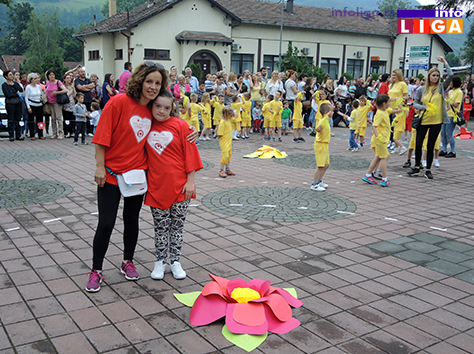 IL-rastimo-uz-ples-ivanjica9 Mališani na trgu Doma kulture u manifestaciji ''Rastimo uz ples''
