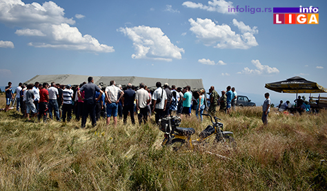 IL-cemerno-2017-6 Na Čemernu postavljen vojnički krst i kamen temeljac za spomen kapelu