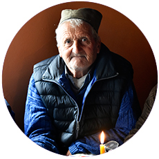 IL-bratljevo-bez-struje-mile Danonoćno radili da bi struja stigla u selo a sada stare uz sveću