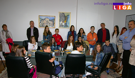 IL-prijem-kod-predsednika-decija-nedelja3 Deca se družila sa predsednikom opštine a kasnije uživala na predstavi