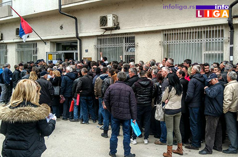 IL-malinari-ispred-trezora3 Sumnjiva akcija Asocijacije malinara – oglasilo se i resorno ministarstvo (VIDEO)