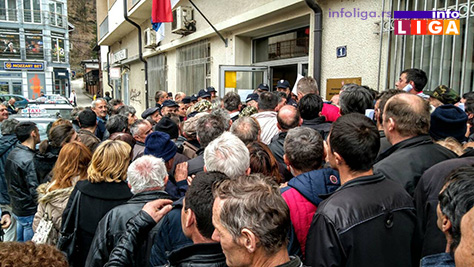 IL-malinari-ispred-trezora4 Sumnjiva akcija Asocijacije malinara – oglasilo se i resorno ministarstvo (VIDEO)