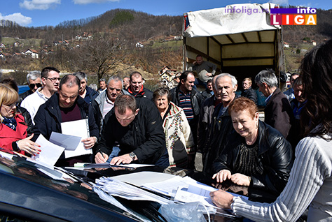 IL-podela-sadnica-3 Ivanjička opština donirala 50.000 elitnih sadnica malina sorte ''willamette''