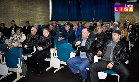 IL-podela-sadnica-4 Ivanjička opština donirala 50.000 elitnih sadnica malina sorte ''willamette''