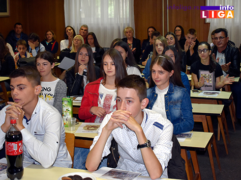 IL-vukovci1 Lokalna samouprava nagradila najbolje učenike