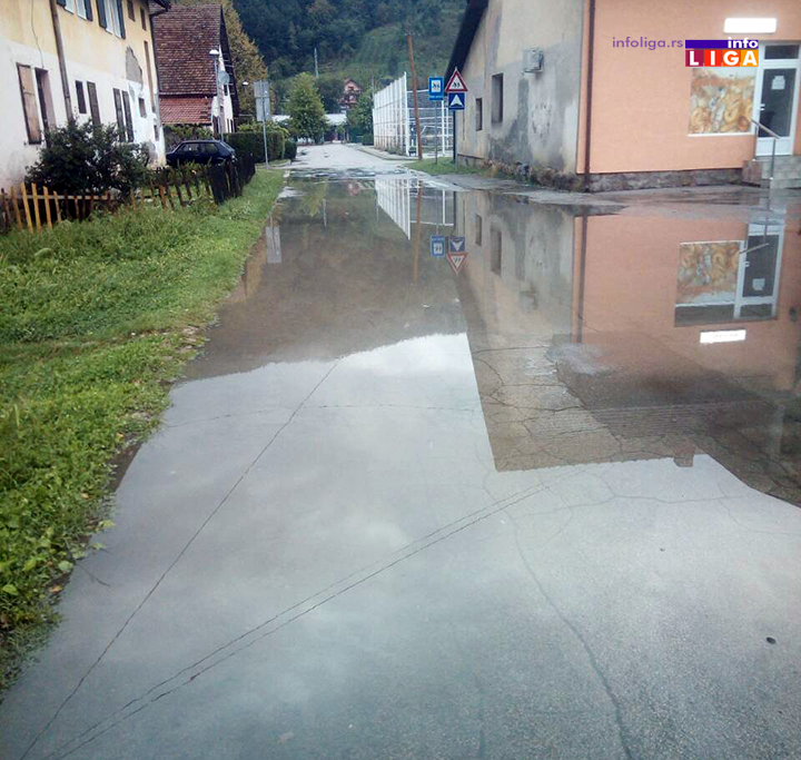 IL-bukovica-voda2 Deca kroz vodu do škole i vrtića