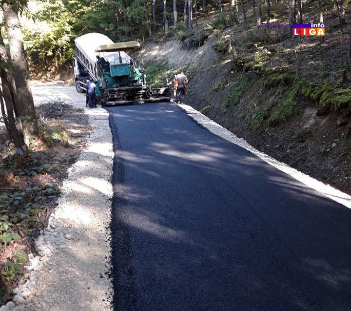 IL-asfaltiranje-puta-djurasi-2 Ivanjica : Asfaltiranje putnih pravaca uz učešće građana