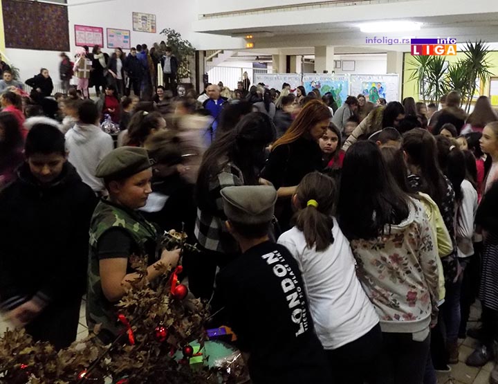 IL-NOVOGODISNJI-SAJAM-I-MASKENBAL-CRNJEVO Novogodišnji sajam i maskenbal u školi u Crnjevu (VIDEO)