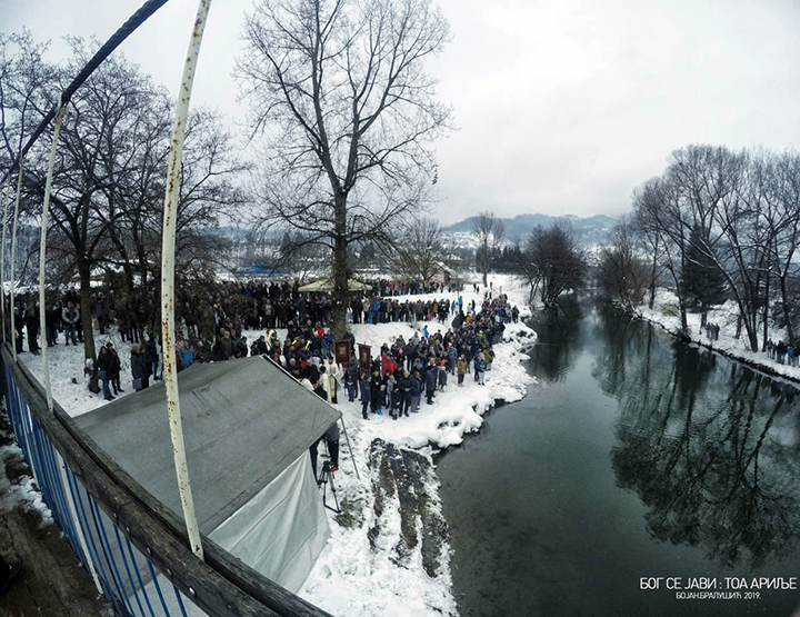 IL-bogojavljanje-arilje-3 Sila prvi do Časnog krsta - motiv će vas potpuno raznežiti