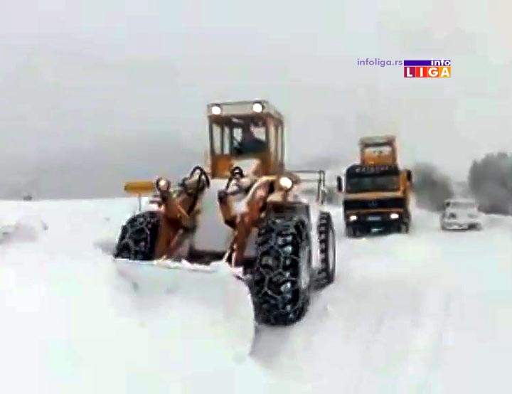 IL-ciscenje-u-punom-jeku Borba sa snegom u Ivanjici u punom jeku (VIDEO)
