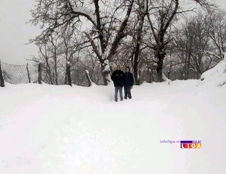 IL-kovilje-radoje-tosic-u-snegu2 Jedanaestoro mališana zavejano, koviljska škola danas bez đaka