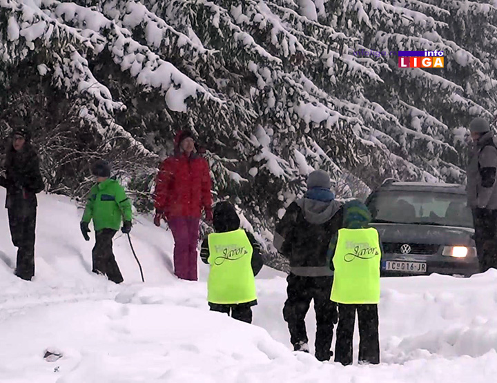 IL-kusici-javor-skijanje-deca Neko se bori sa snegom a neko u njemu uživa (VIDEO)