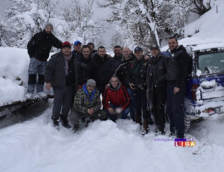 IL-moto-klub-tocak-akcija-na-bozic Ivanjički motoristi probijali sneg kako bi obradovali Jelenu, Luku, Vlada, Bilju... (VIDEO)