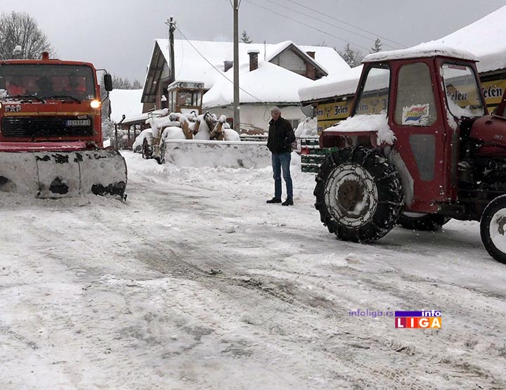 IL-sneg-bratljevo Meštani podgolijskih sela ratuju sa snegom (VIDEO)
