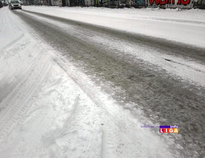 IL-sneg-ulica Sneg u višim predelima pola metra, održavanje puteva po prioritetima