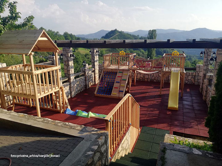 IL-ivanjicki-konaci-2 Ivanjički konaci – vaše parče raja