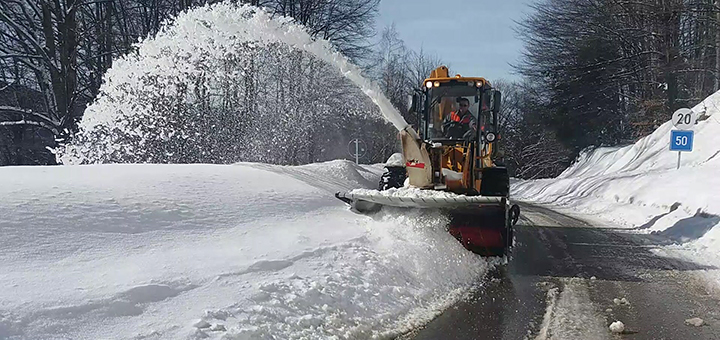IL-putevi-sneg-golija Snega, u višim predelima Ivanjice, preko glave (VIDEO)