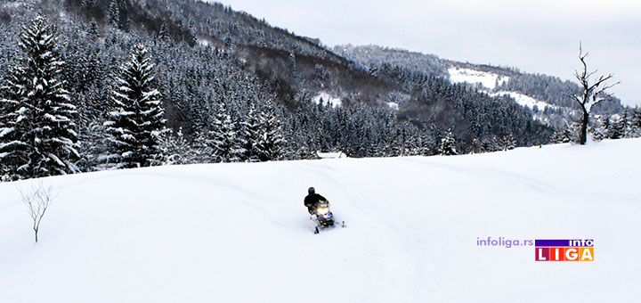 IL-rade-motorne-sanke-golija.2 Čovek koji prolazi neprohodnim putevima i pomaže ljudima (VIDEO)