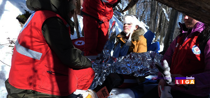 IL-trning-tim-zvsck ''Volonteri Crvenog krsta uspešno evakuisali devojku sa nepristupačnog šumskog terena''