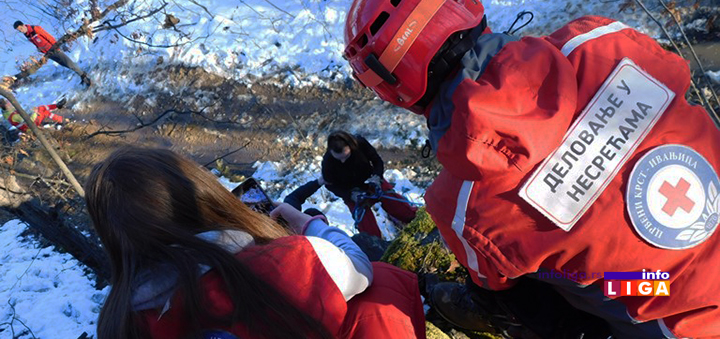 IL-trning-tim-zvsck2 ''Volonteri Crvenog krsta uspešno evakuisali devojku sa nepristupačnog šumskog terena''
