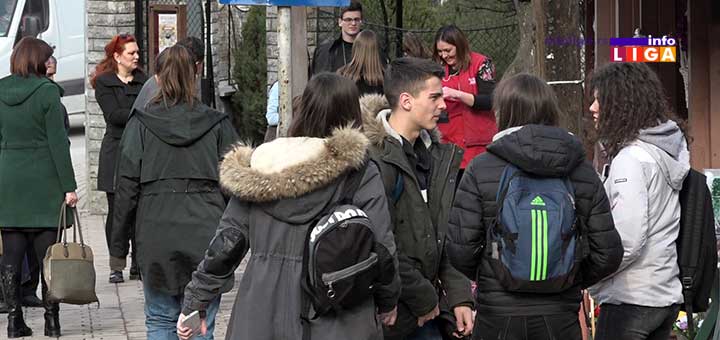 IL-dan-komplimenata Anketa - Kome i na koji način Ivanjičani dele komplimente (VIDEO)