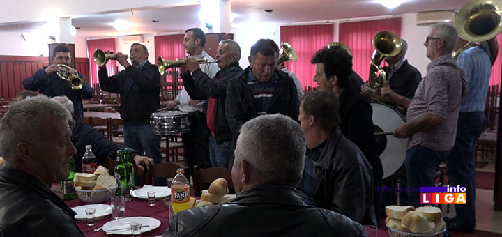 IL-spik-iverica-rucak1 Neverovatno, radnici ivanjičke fabrike slavili otkaze uz trubače (VIDEO)