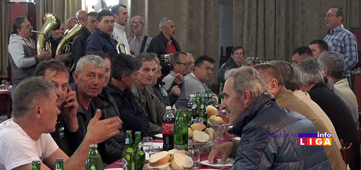 IL-spik-iverica-rucak2 Neverovatno, radnici ivanjičke fabrike slavili otkaze uz trubače (VIDEO)