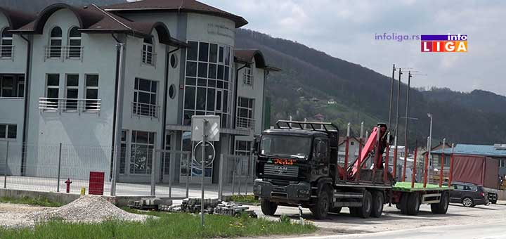 IL-sticar Ivanjičani u nesvakidašnjem sporu - šta sve može jedan kamion !? (VIDEO)
