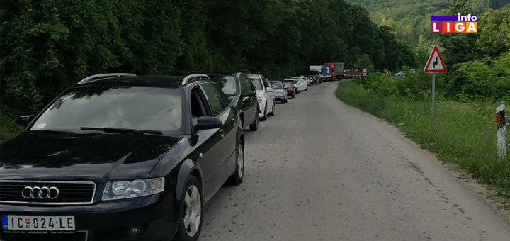 IL-Izgoreo-auto-naslovna-3 Haos na putu - zapalila se ''Lada-Niva''