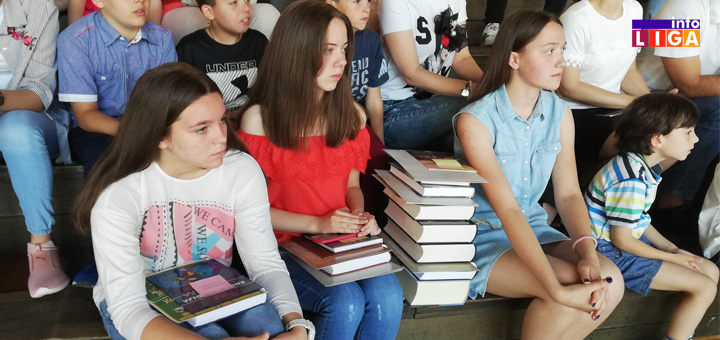 IL-Ucenici-dobitnici-priznanja-web-1 Nagrađeni najuspešniji učenici ivanjičke škole "Milinko Kušić" ( VIDEO )