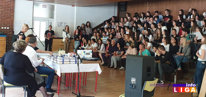 gimnazija1 Ivanjički gimnazijalci maturirali sa ocenom 4,18