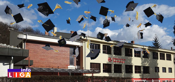 podela-diploma-gimnazija-ivanjica U ivanjičkoj Gimanziji šokirani ''medijskim skandalom'' povodom ekskurzije u Italiji