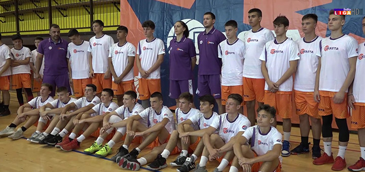 IL-naslovna-kasta Andreja Milutinović i Jelena Bruks posetili KASTA kamp u Ivanjici (VIDEO)