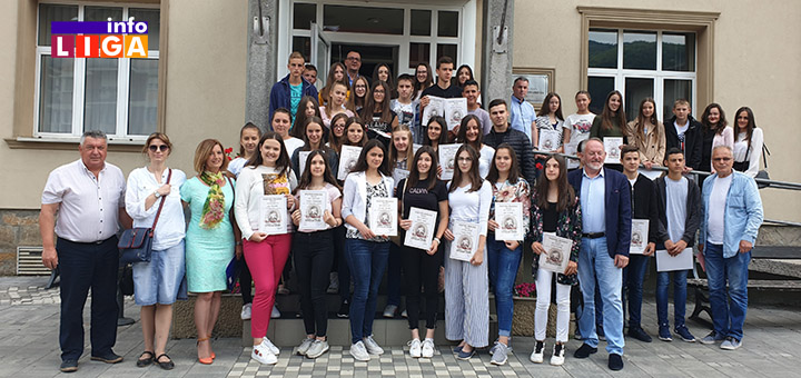 IL-naslovna-vukovci Opština Ivanjica nagradila najbolje učenike (VIDEO)